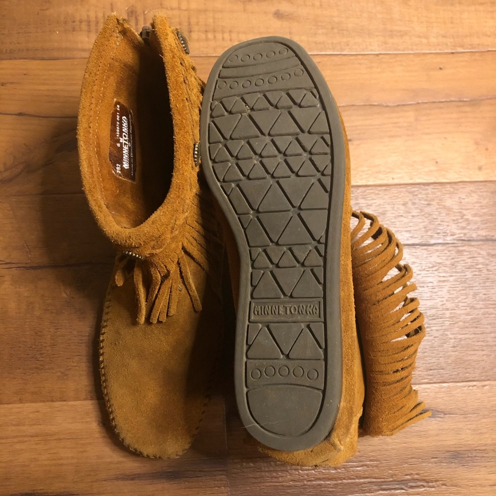 Minnetonka Fringe Back Zip Boots. - Picture 8 of 8